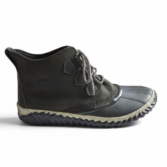 Sorel Out ’N About Plus Boots 11 Black Waterproof Ankle Rain Snow Gorpcore Urban - Picture 1 of 12